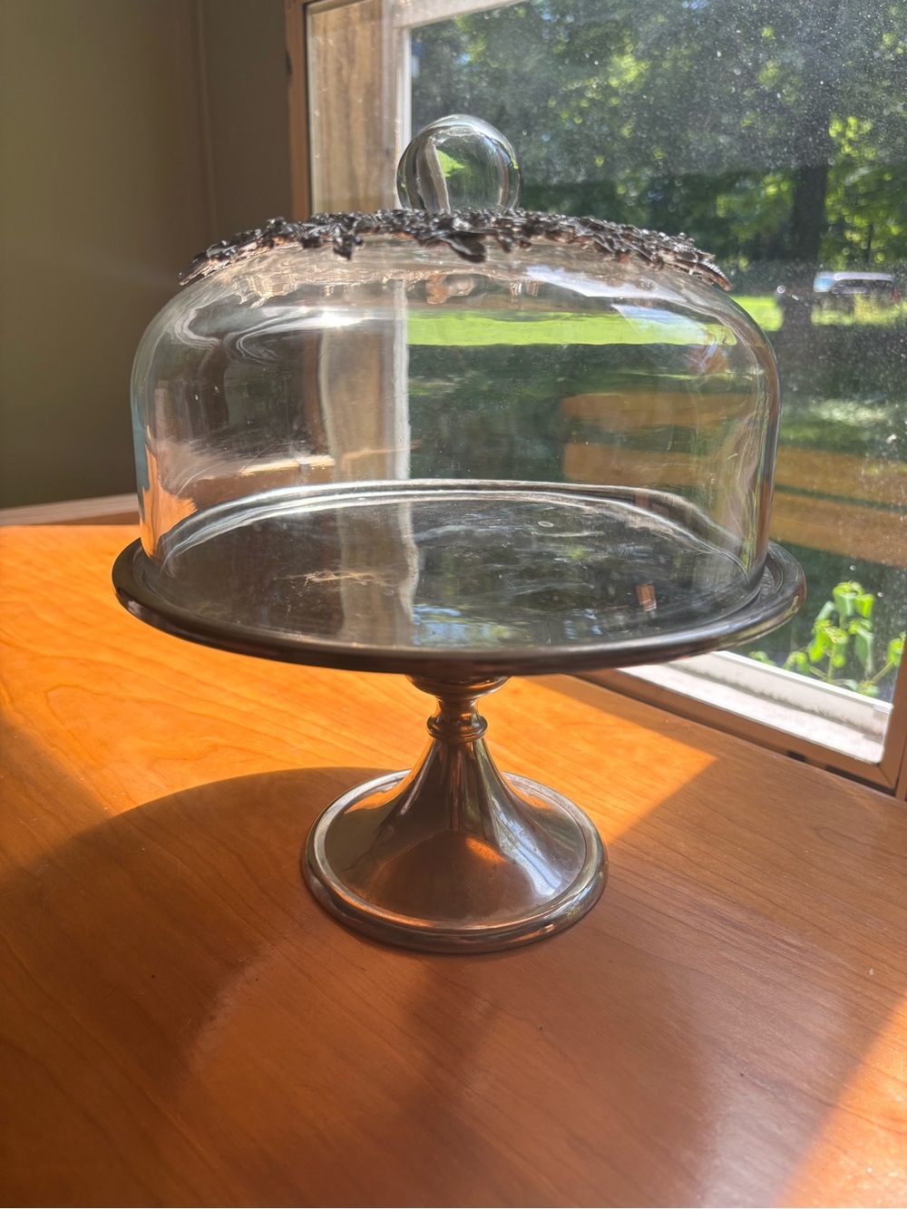 Glass 9 inch diameter Cake Stand with Metal Pedestal Silver Base